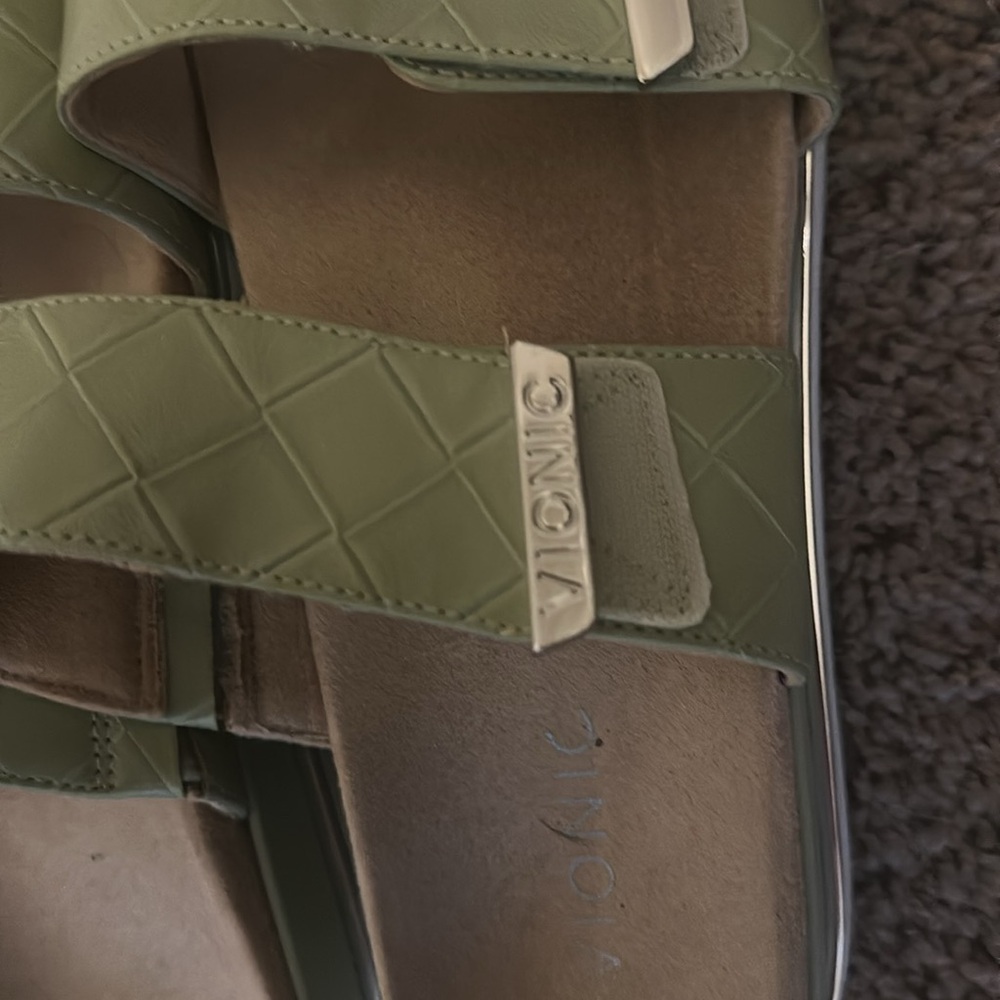 Vionic Sandals size 8 - Picture 2 of 3
